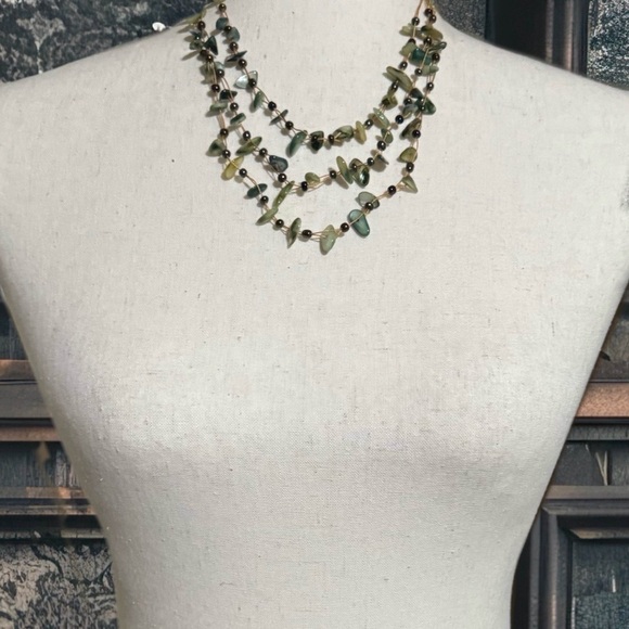 VINTAGE • Cool Shower Peridot Floating Pearl Layering Necklace - Picture 5 of 5